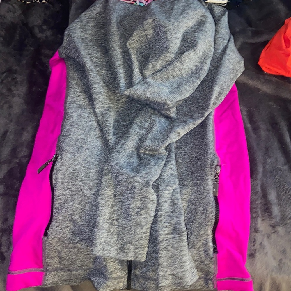 Workout sweatshirt very form fitting and stretchy